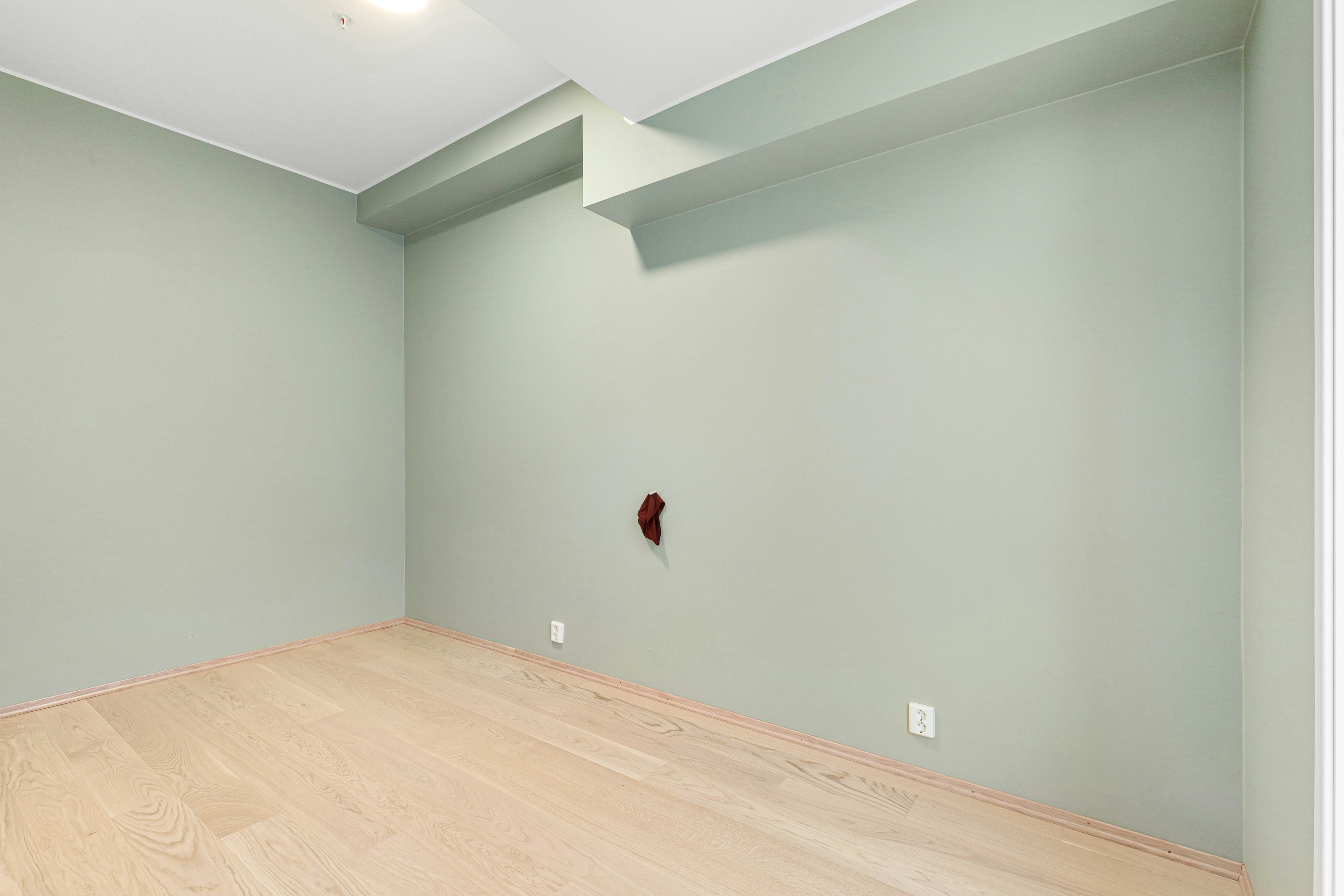 Trim detail painting